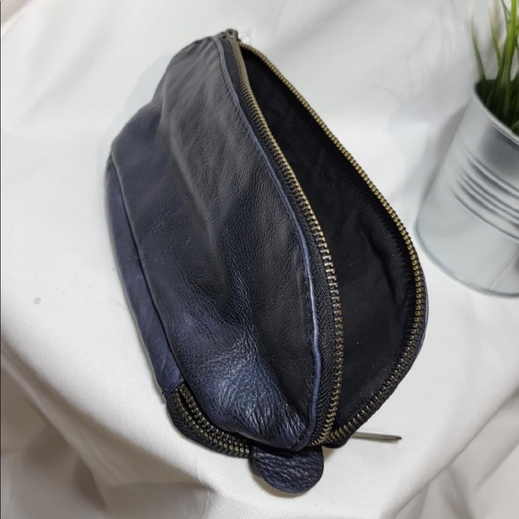 FREE PEOPLE × Shoreditch Pouch - Picture 3 of 5